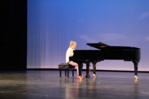 Jessie Gregson-Williams plays “Where is my Mind” by Maxence Cyrin and a score from the new film “La La Land” during her tryout for the talent show.